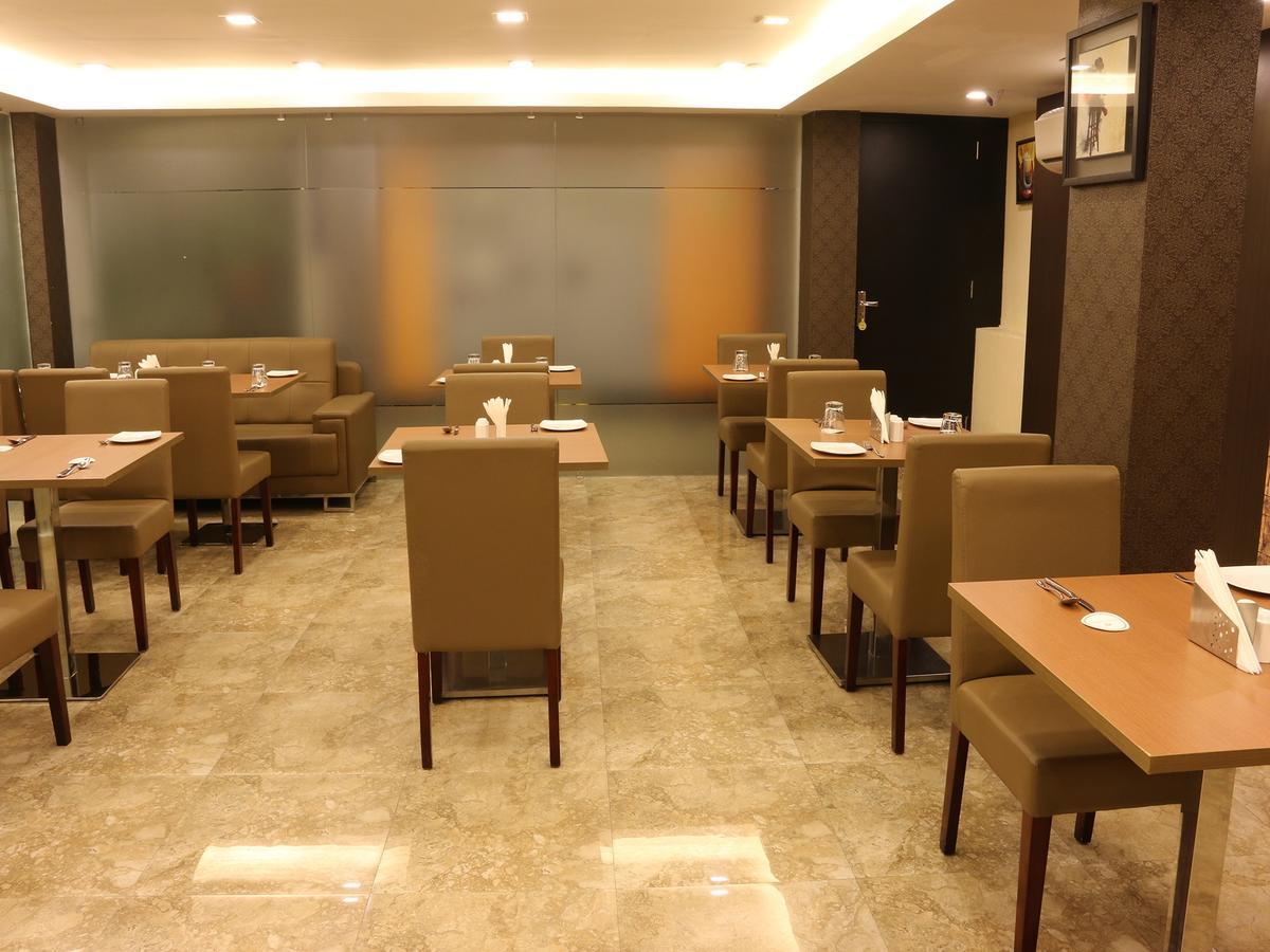 Oyo 662 Hotel Comfotel Калькутта Экстерьер фото