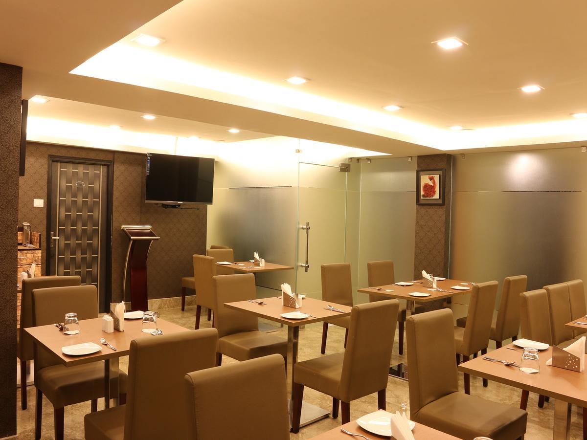 Oyo 662 Hotel Comfotel Калькутта Экстерьер фото